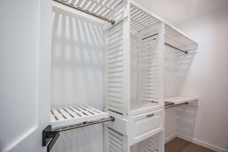 Walking Closet