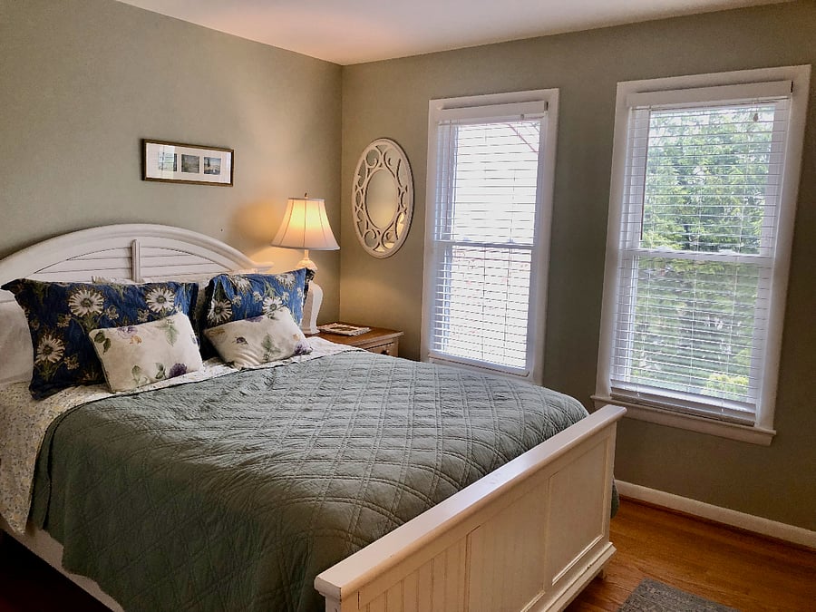 Queen Bed Room