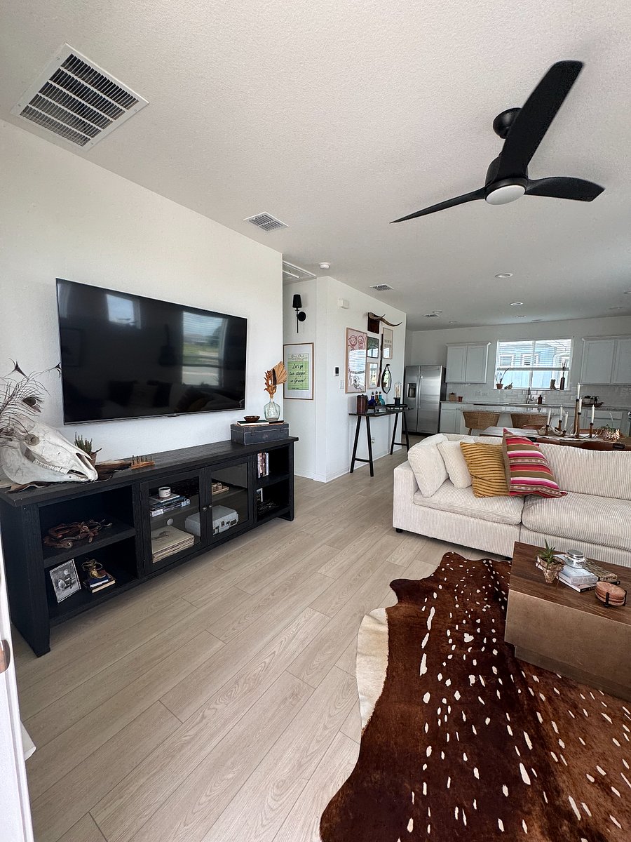 Living roomL