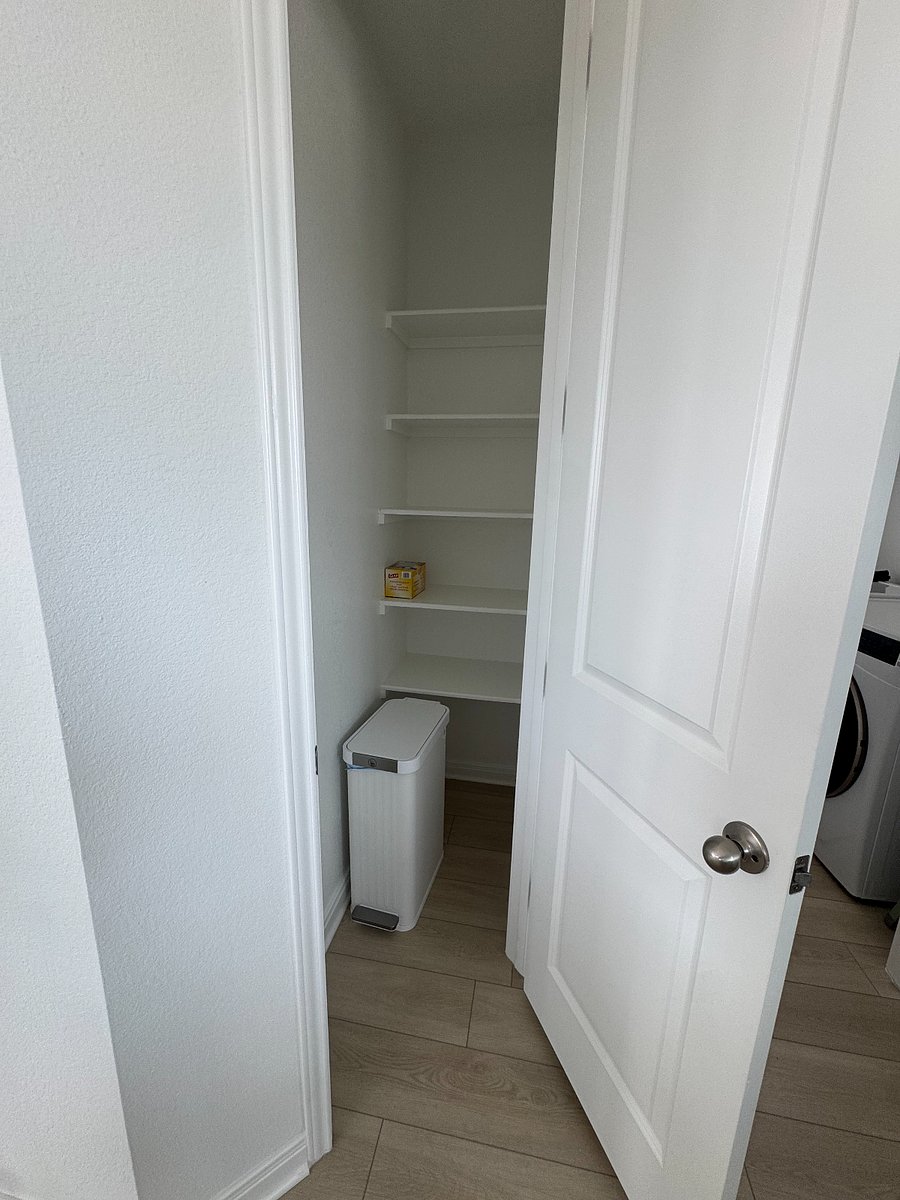 Kitchen pantry