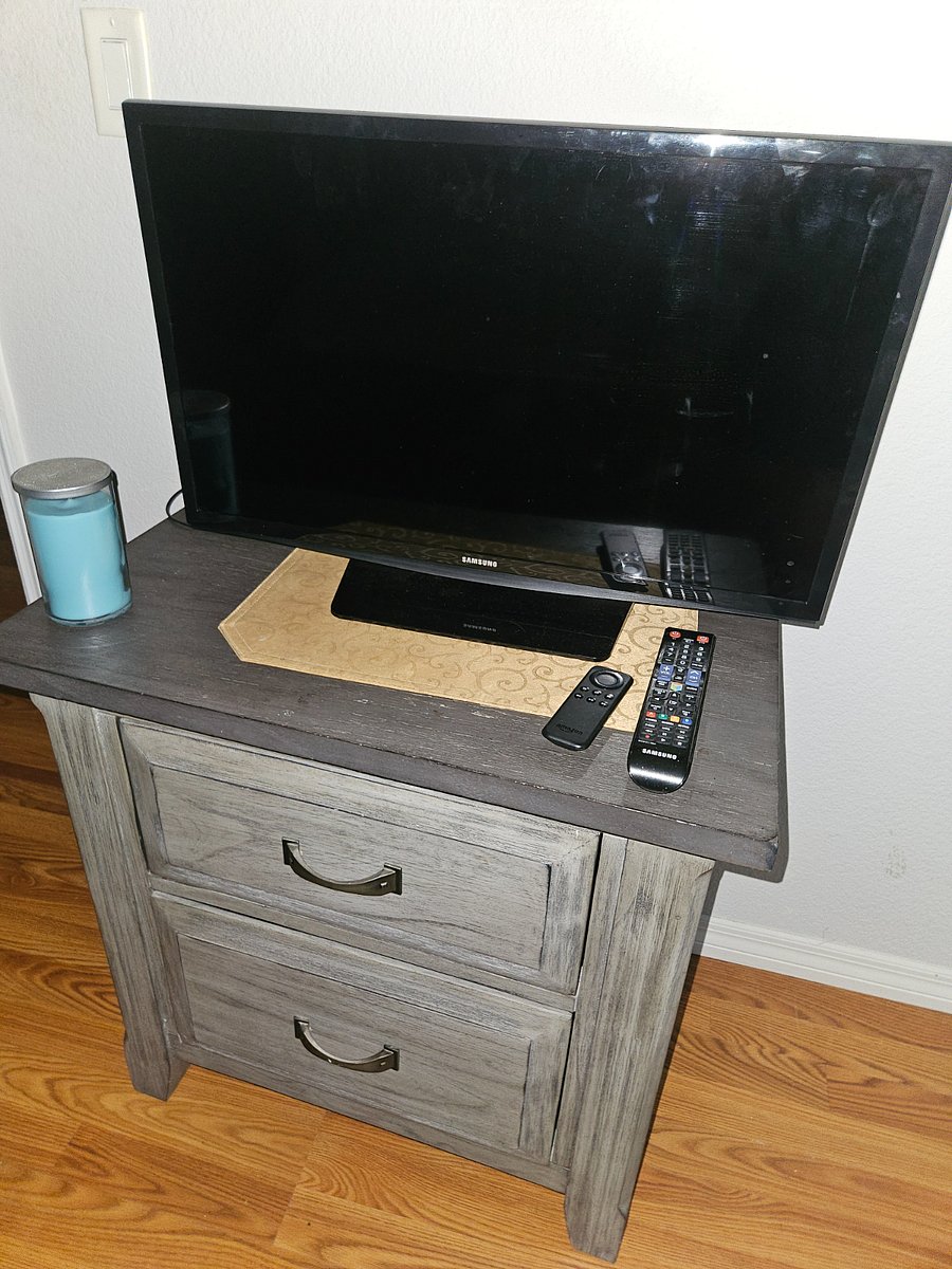 Samsung Smart Bedroom TV with HD Antenna and Amazon Firestick