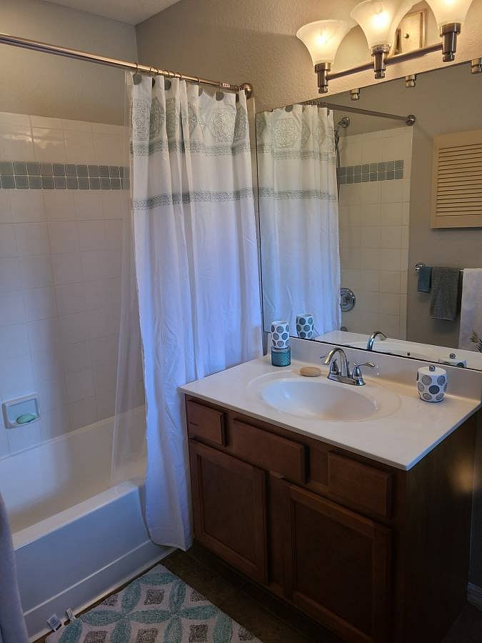 Large full bathroom with deluxe dual (2) massage head shower