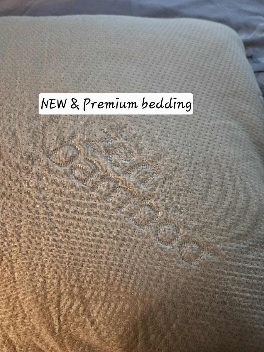 4 new king size pillows.
New, Premium bedding.