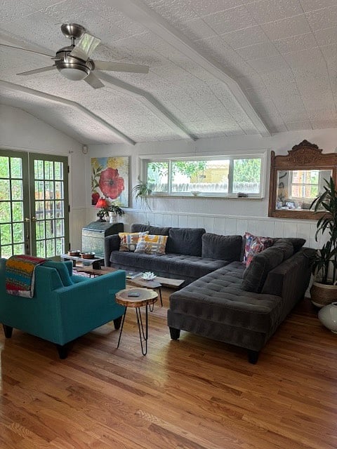 Family room w/ doors to back yard