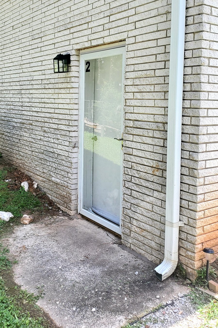 Entrance with keypad entrance