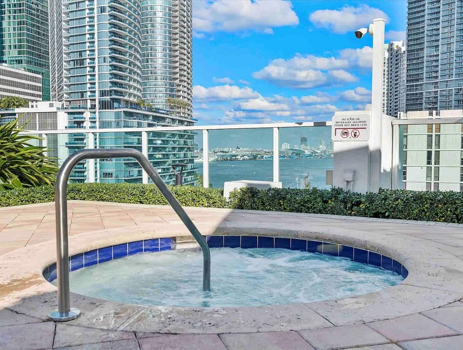 Hot tub / jacuzzi