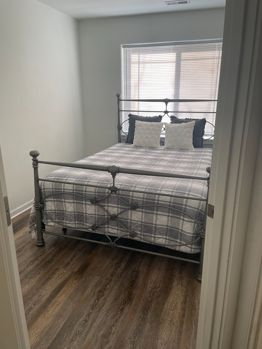 Standard Queen Bedroom