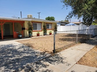 Spacious Front Yard.
(Yard- Work in Progress)
