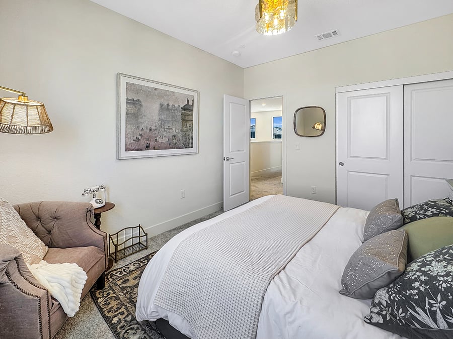 "Green Room"
Relaxing space designed with in-laws in mind. The mattress is premium queen sized Purple brand--extremely comfortable.v