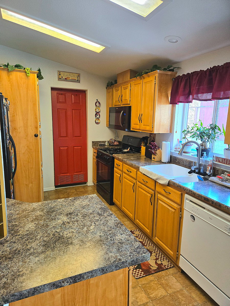 Shared kitchen and in-unit laundry