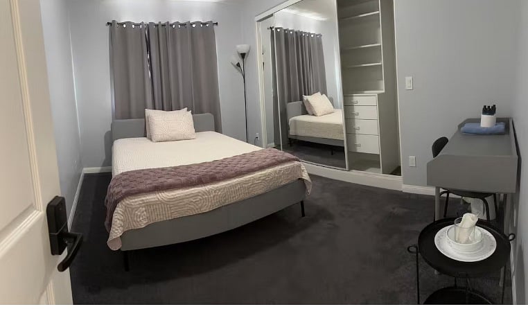 Back house guest room #2