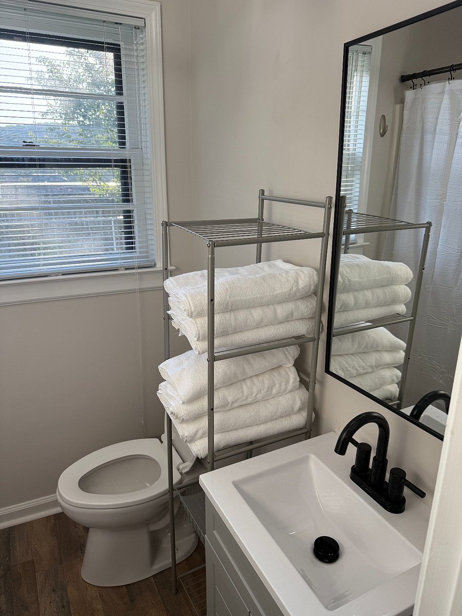 Second Bathroom with tub