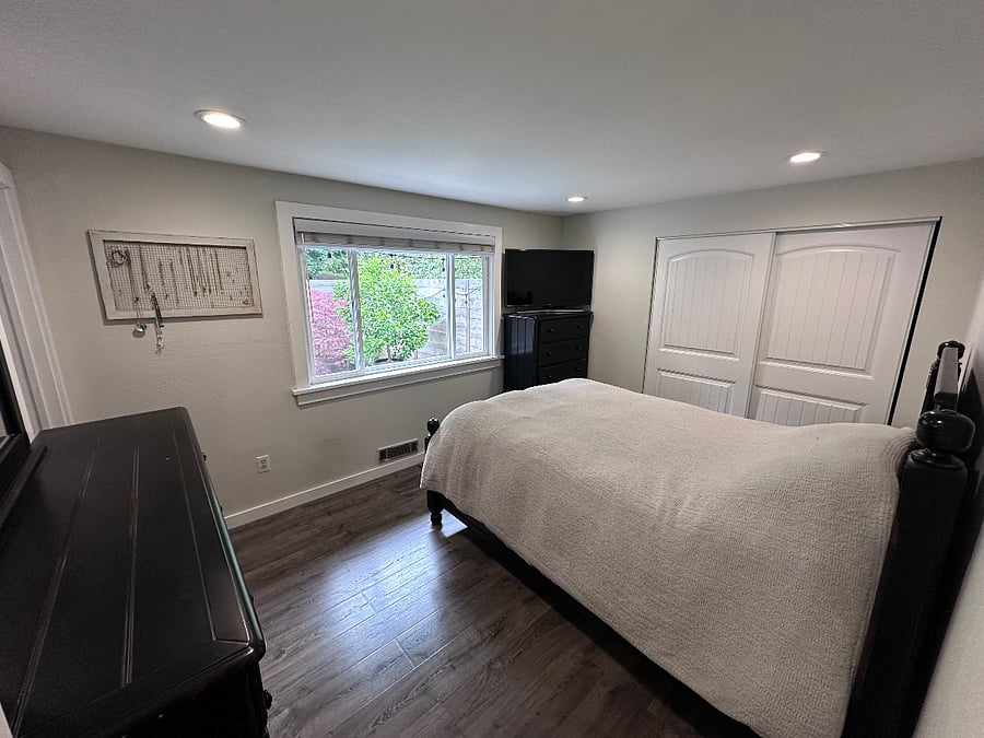 Master Bedroom with Queen Bed