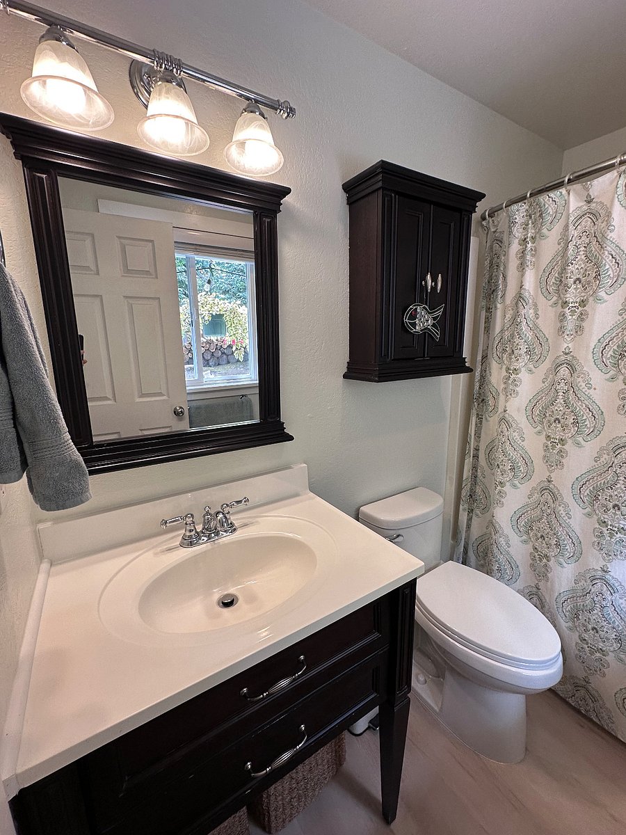 Master Bedroom Bathroom
