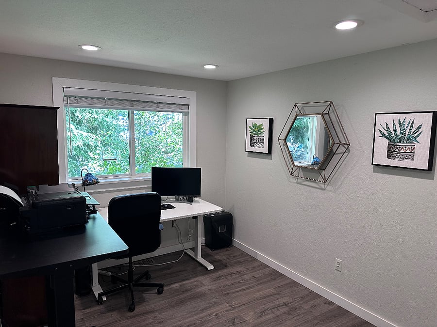 Office complete with Desk
