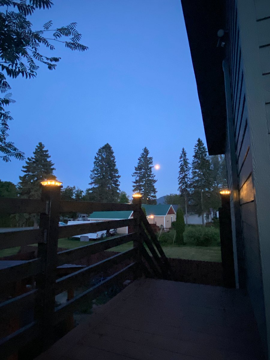Enjoy peaceful evenings watching the moon rise from the comfort of the deck or hot tub.