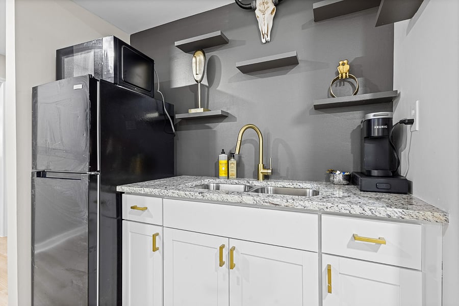Fridge, microwave, coffee maker and sink with filtered water.