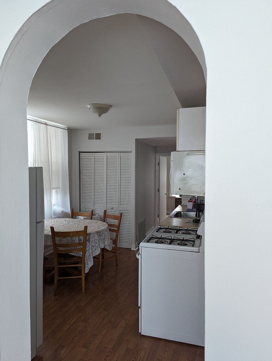 Full kitchen