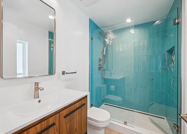 Bath 1 - heated towel warmer!