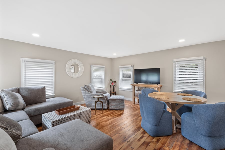 Main living space with plenty of seating options. 