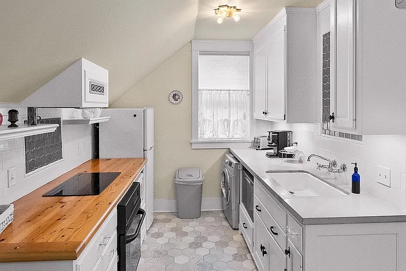 Furnished Finder property 875633_1 photo 16