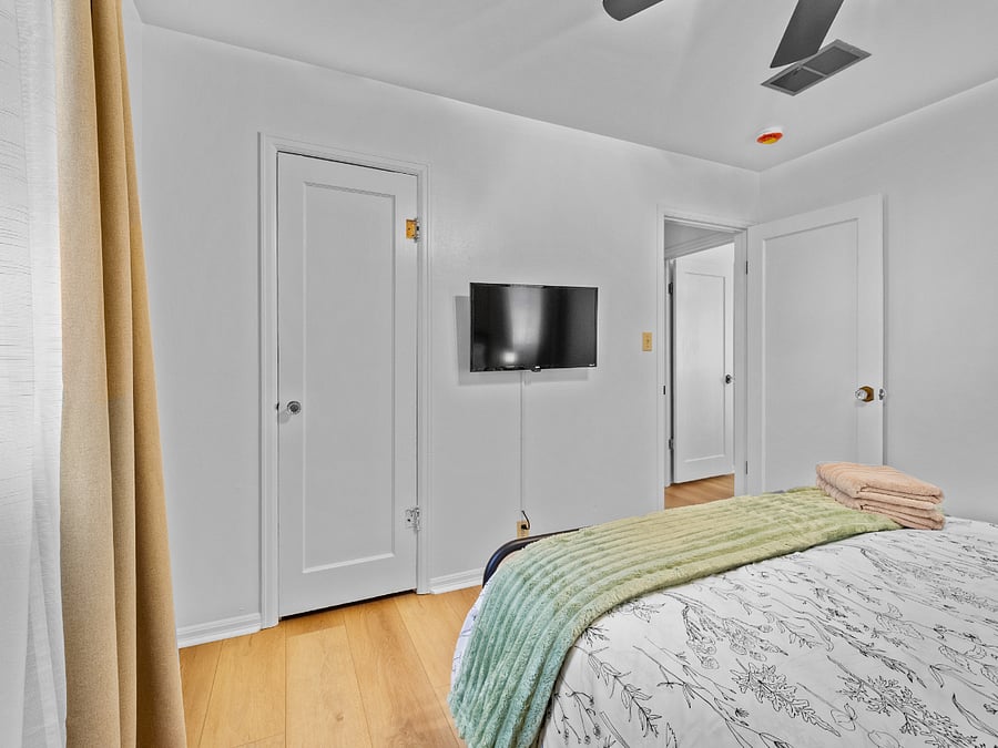 Bedroom 2 includes a Smart TV. 