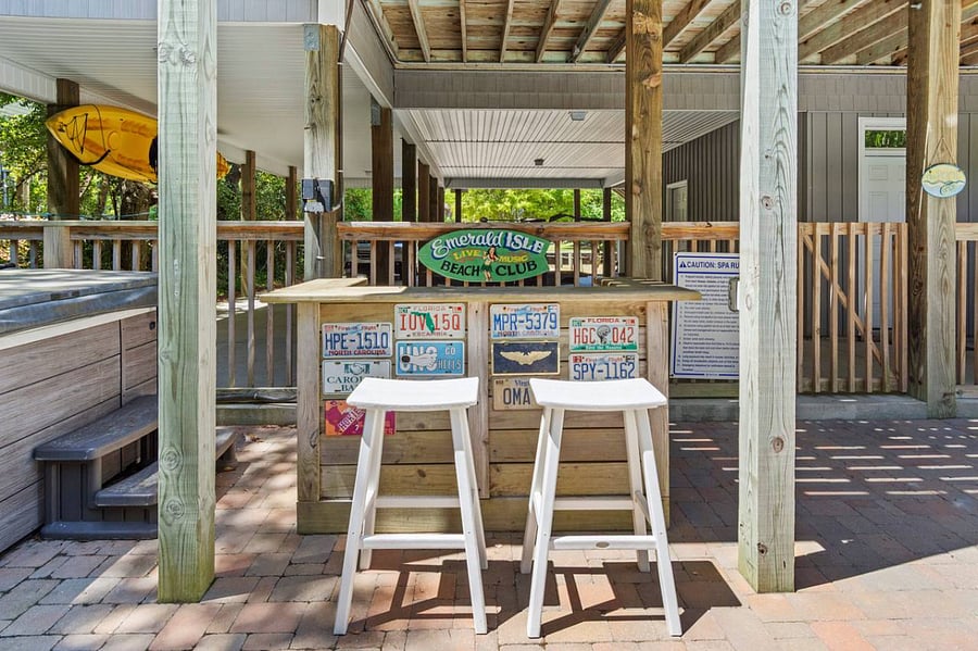 Tiki bar right next to hot tub
