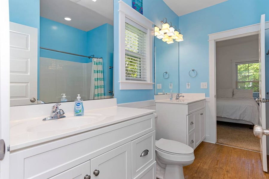 Jack n Jill bath