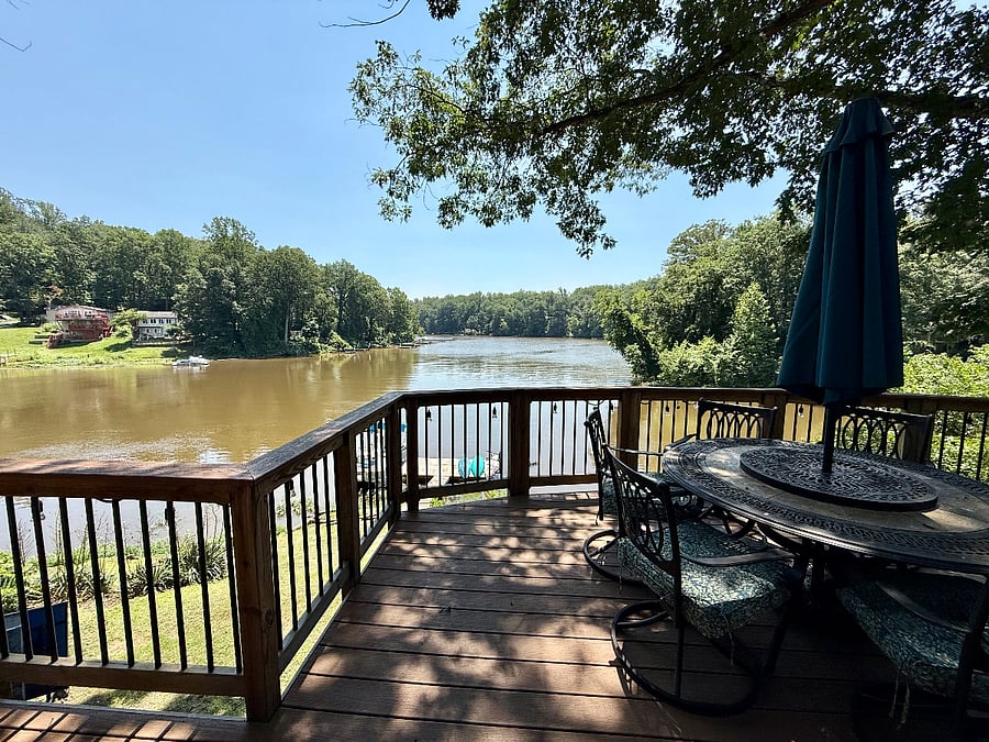 Enjoy brakfast on the deck
