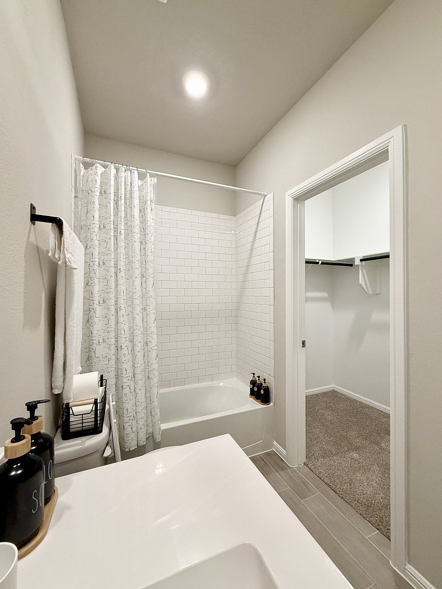 Furnished Finder property 875686_1 photo 3