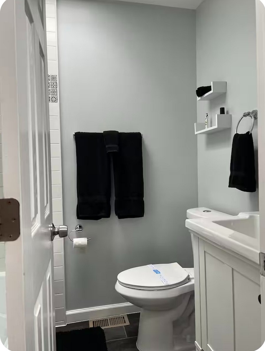 Second floor full bathroom