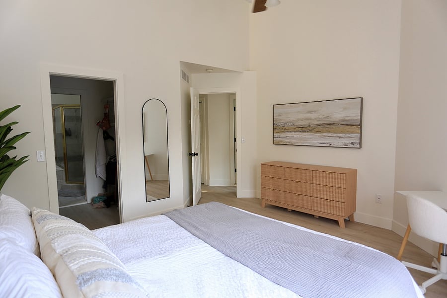 Full length mirror and plenty of dresser space