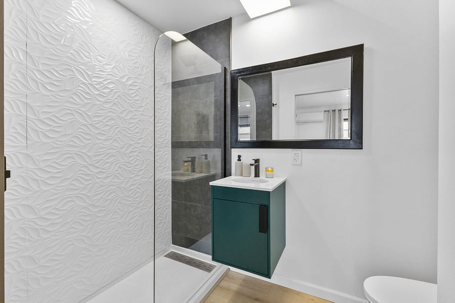 Unit B Bathroom

