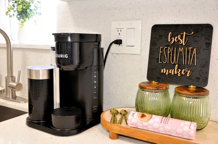 Start your mornings with your favorite brew or Cuban coffee from our cozy coffee station. For non-coffee drinkers, we have you tea-sipping folks covered.