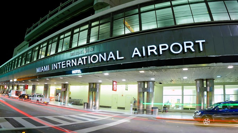 Miami International Airport (MIA)
Distance: 5.2 miles 1215 min drive
Why visit: One of the busiest airports in the U.S., with quick access for flight crews, corporate travelers, or weekend getaways. Convenient for arrivals, departures, and airport-based assignments.