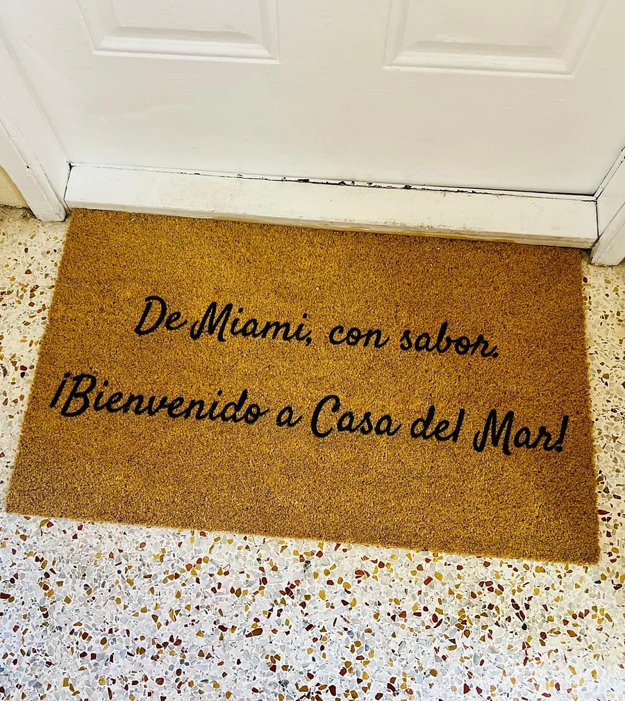 De Miami, con saboryour tropical stay begins the moment you step through the door.
