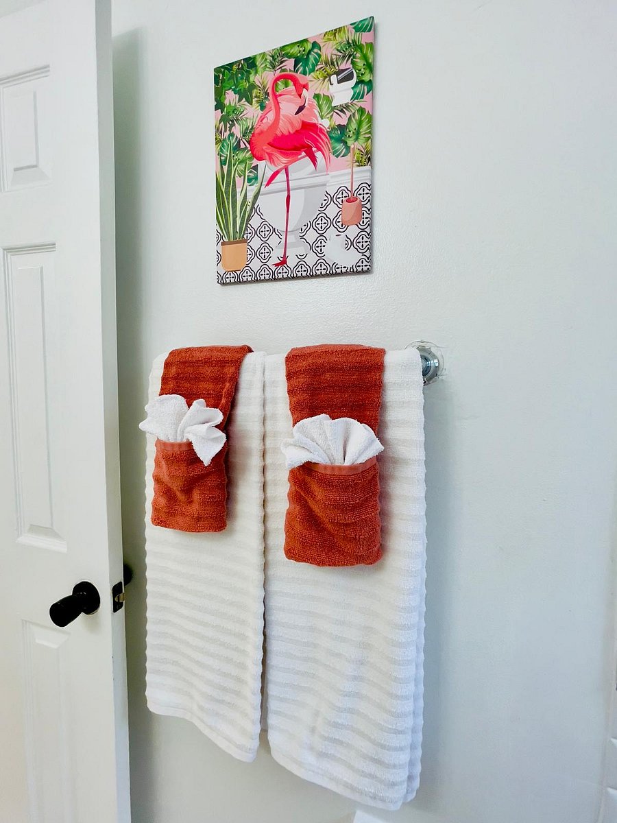 A pop of Havana color with curated towels and playful tropical art.