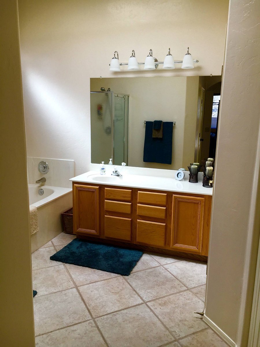 Primary Bath & Soaking Tub