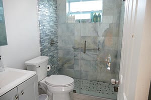 Bathroom new and confortable