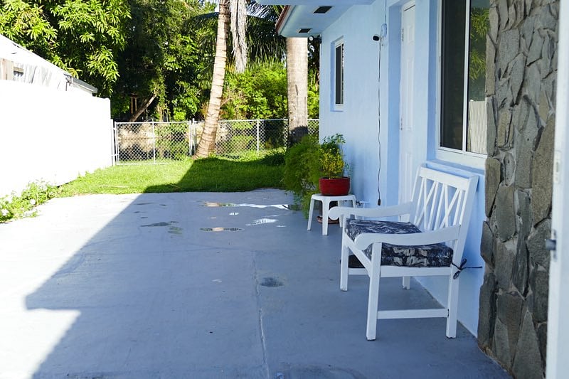 sidewalk to the back patio