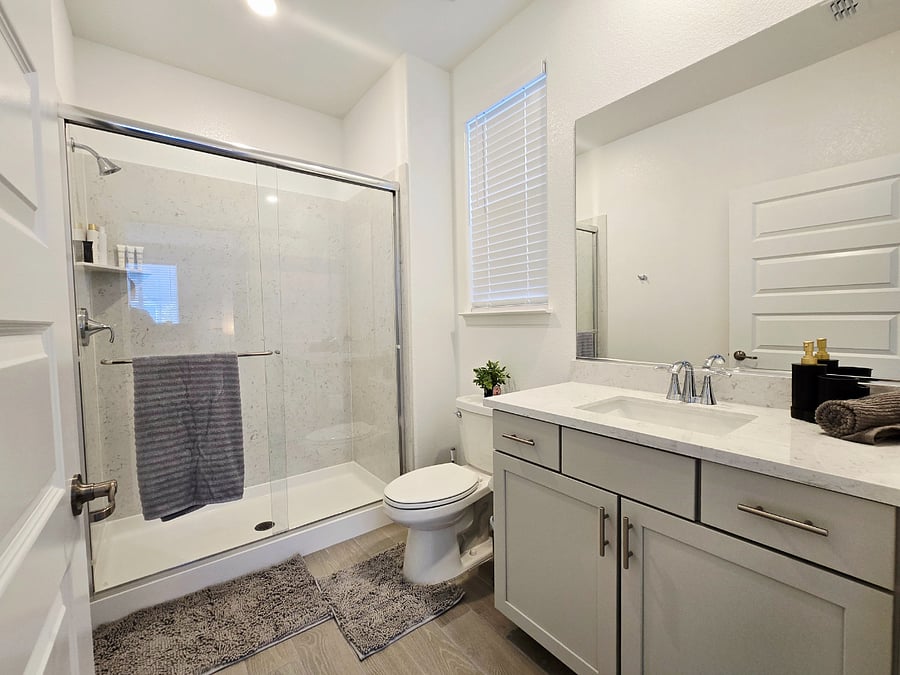 Private bathroom in junior suite downstairs