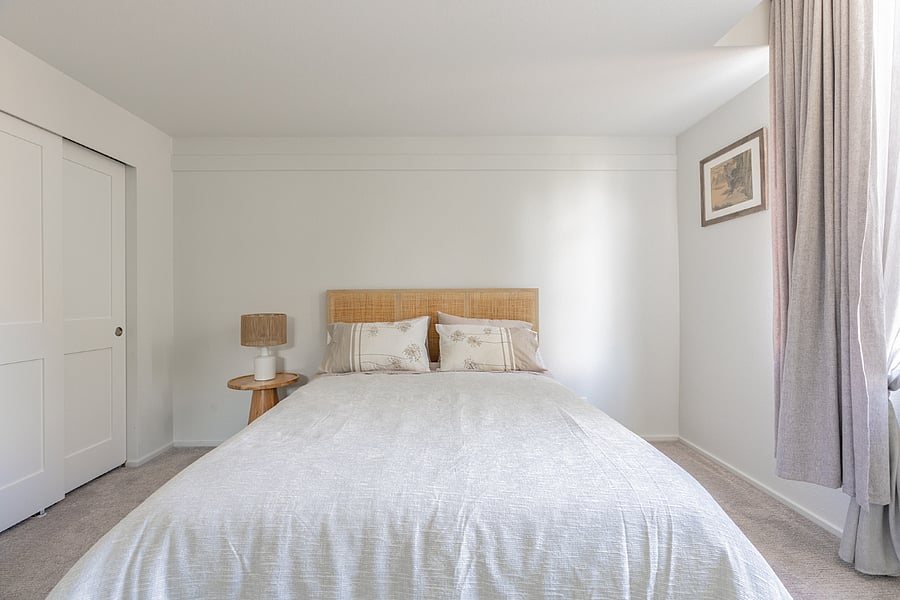 2nd Bedroom with queen size bed