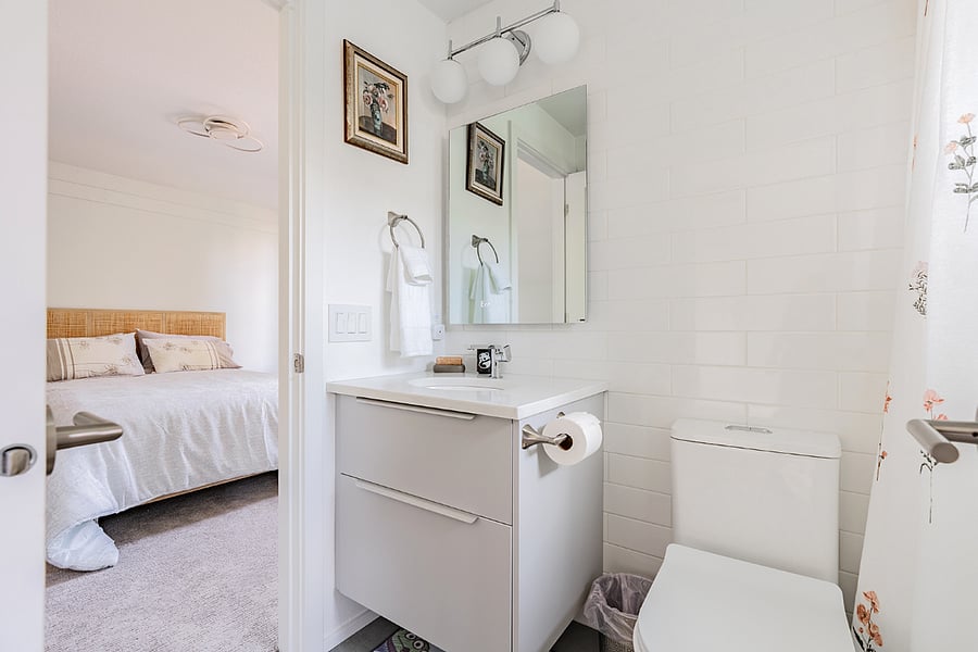 2nd bedroom with full bathroom