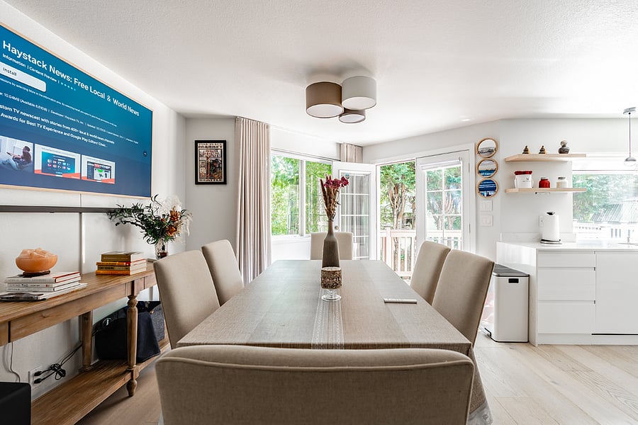 Dining space with high-end dining set for 6 people.