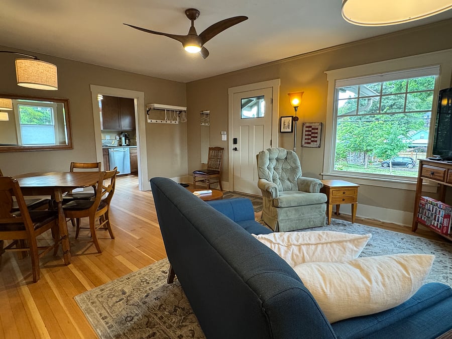 Furnished Finder property 876110_1 photo 3