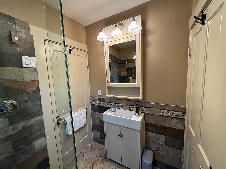 Furnished Finder property 876110_1 photo 9