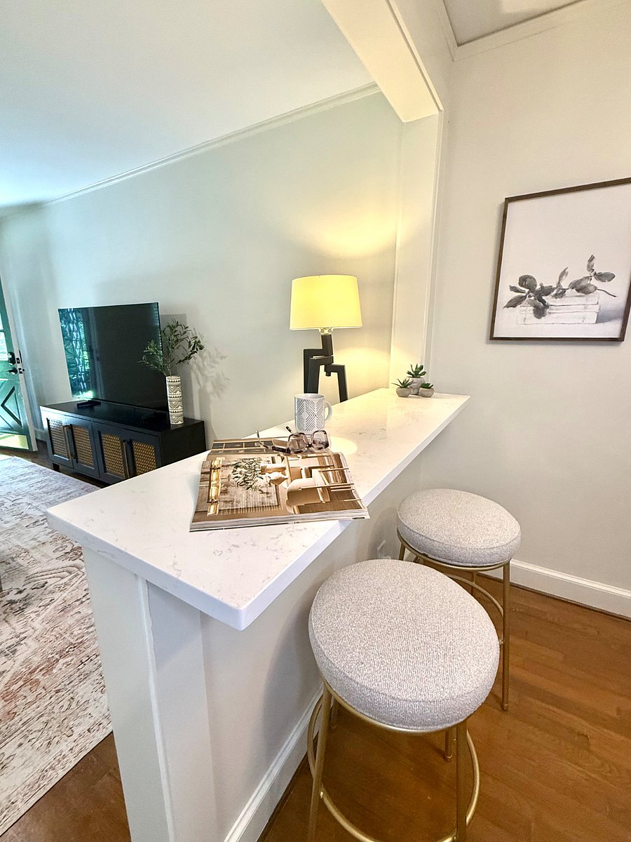 Comfortable bar for eating and work space 