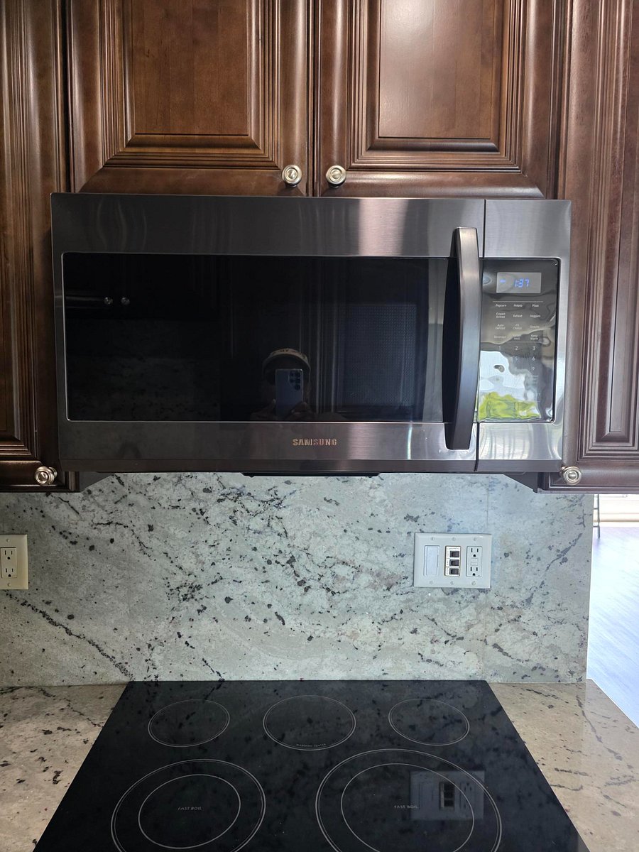 Microwave with all features 