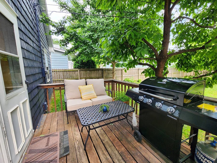 Deck with gas grill