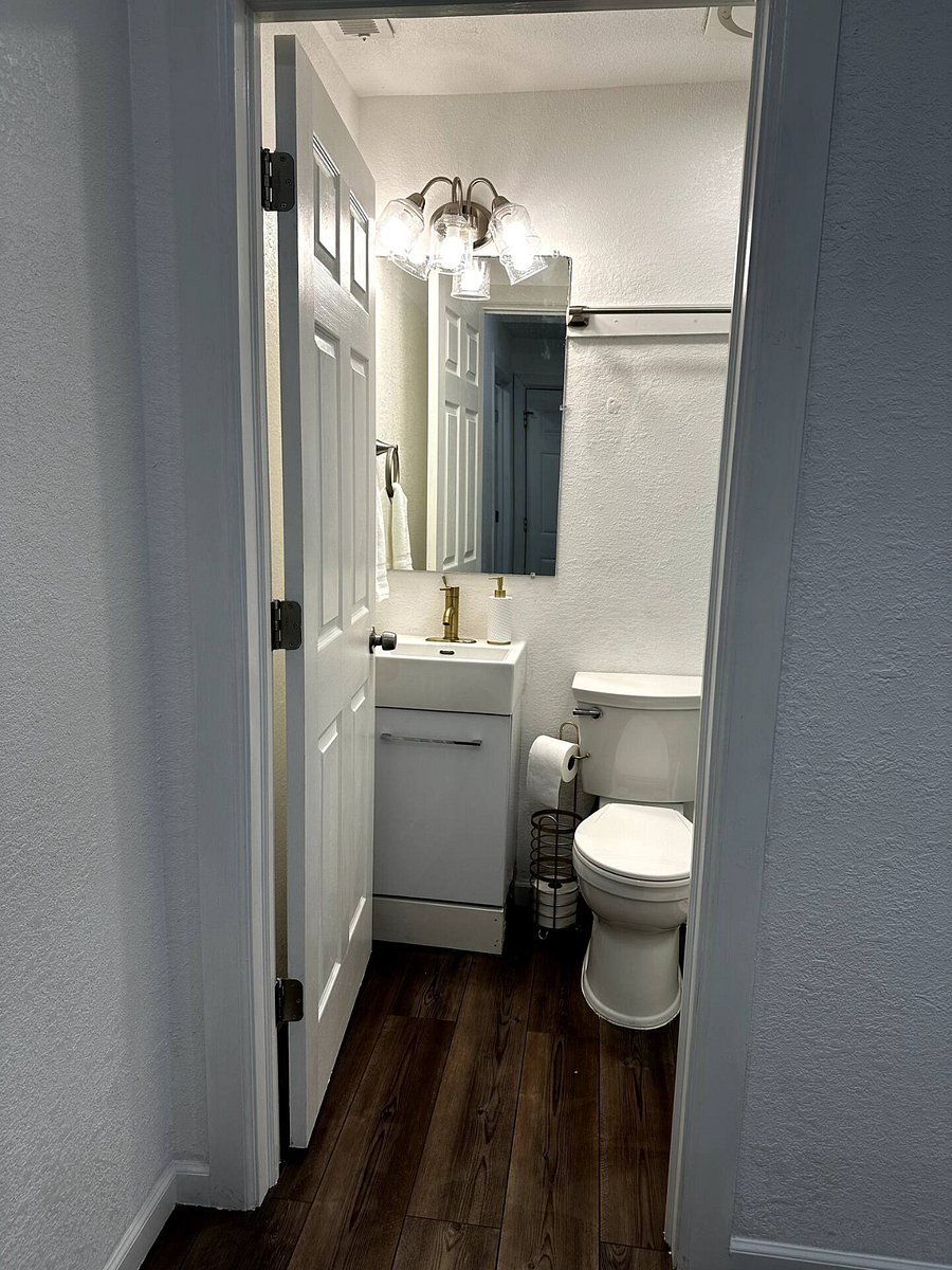 Private Bathroom for Room C